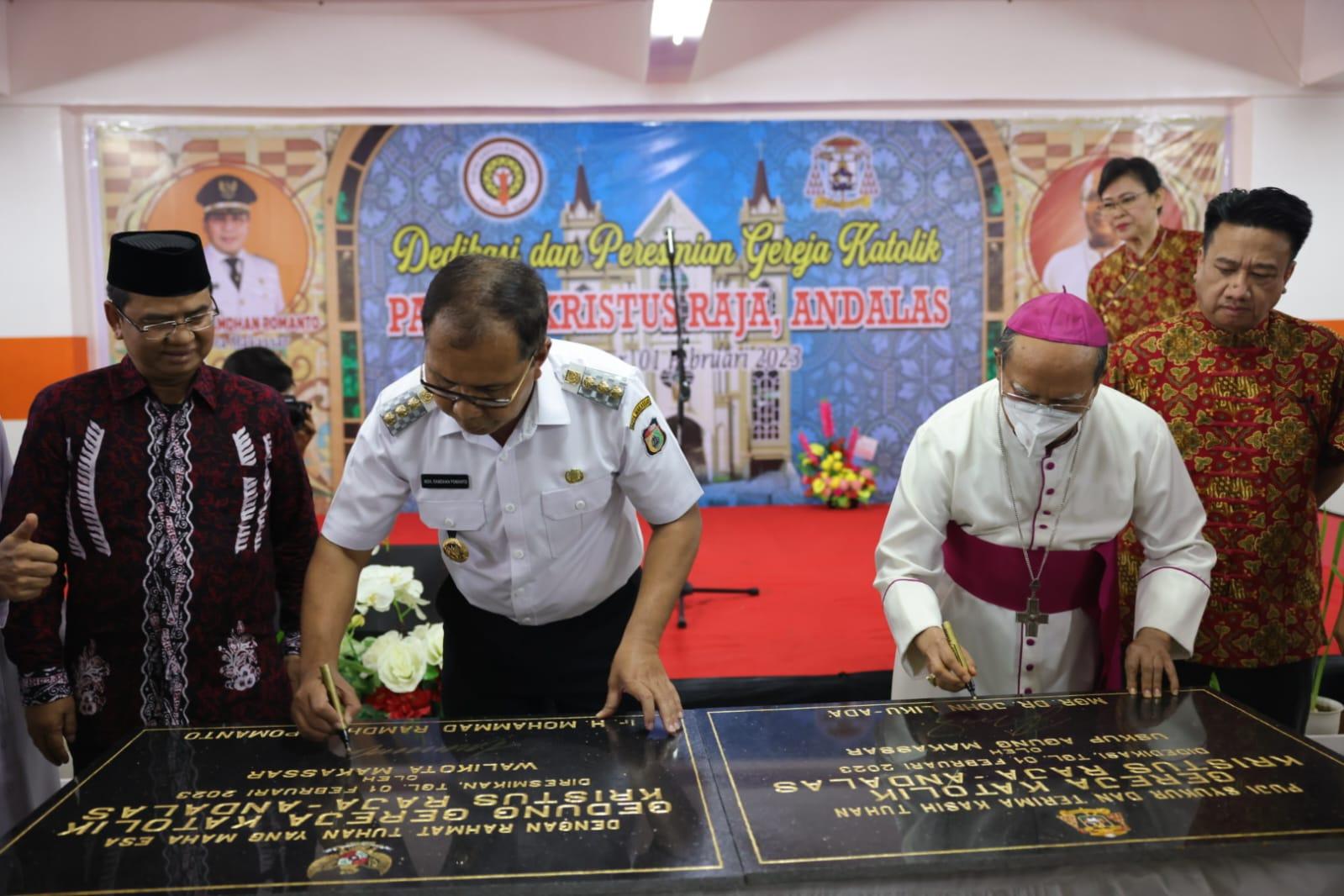 Resmikan Gereja Paroki Kristus Raja, Danny Kagumi Desain dan Jemaat yang Kompak